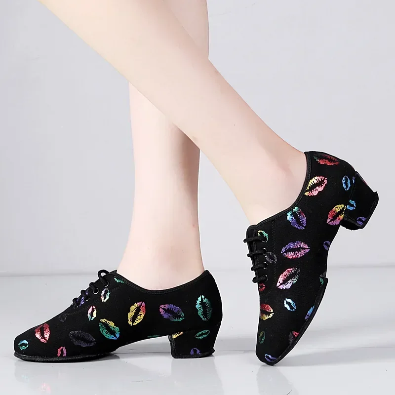 танцевальная обувь на высоком каблуке, кроссовки, женская обувь для бальных латиноамериканских танцев, женская черная танцевальная обувь с закрытым носком, принт для губ1